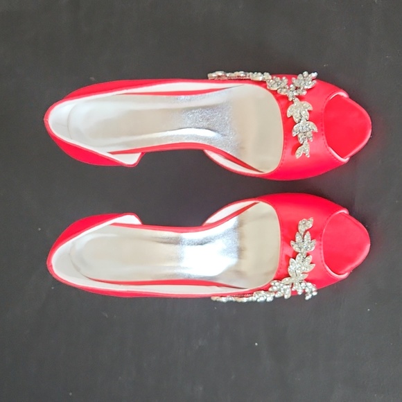 Open toe heals - Picture 1 of 5